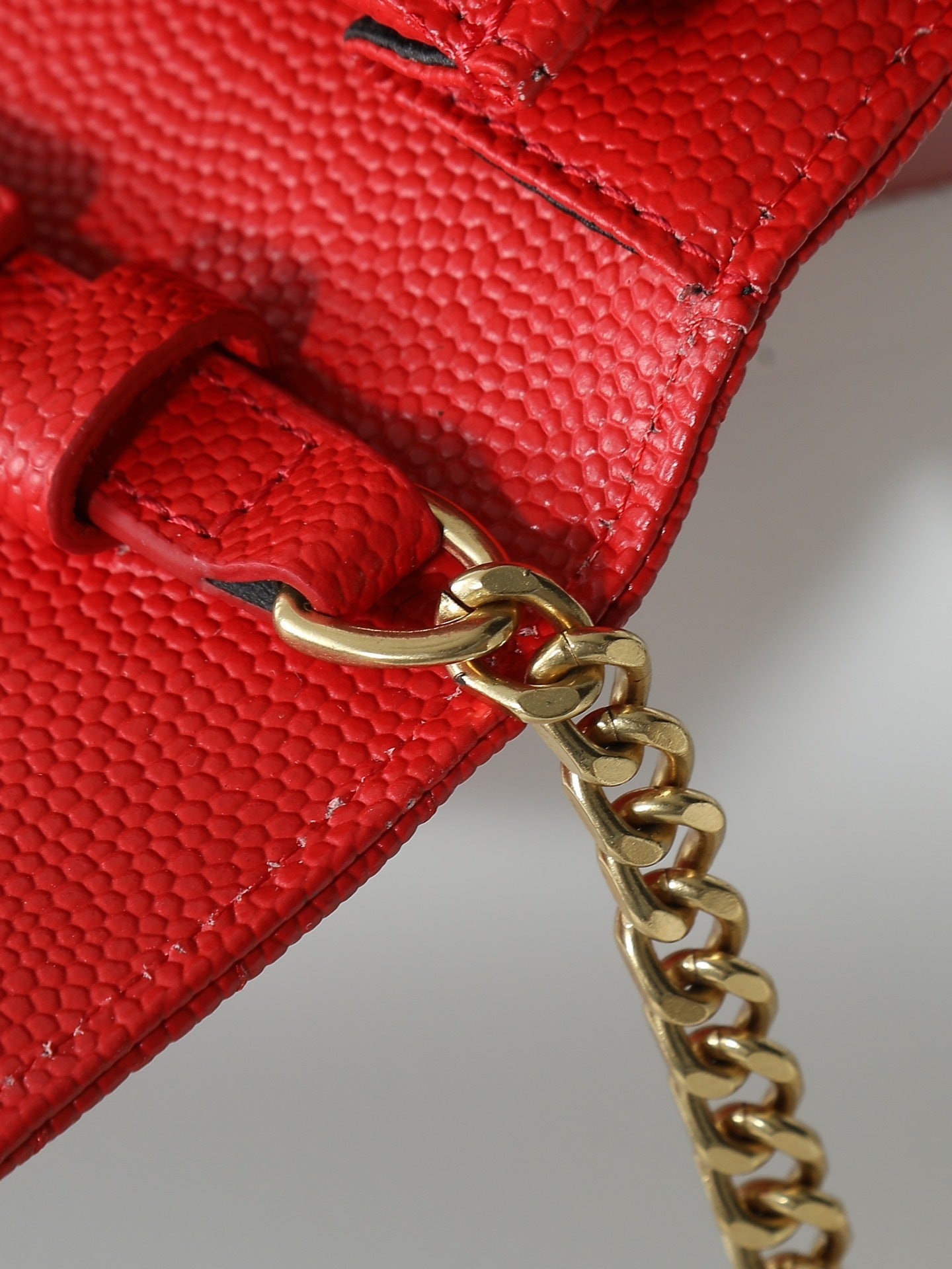 Yves Saint Laurent "Kate" – Rouge Passion