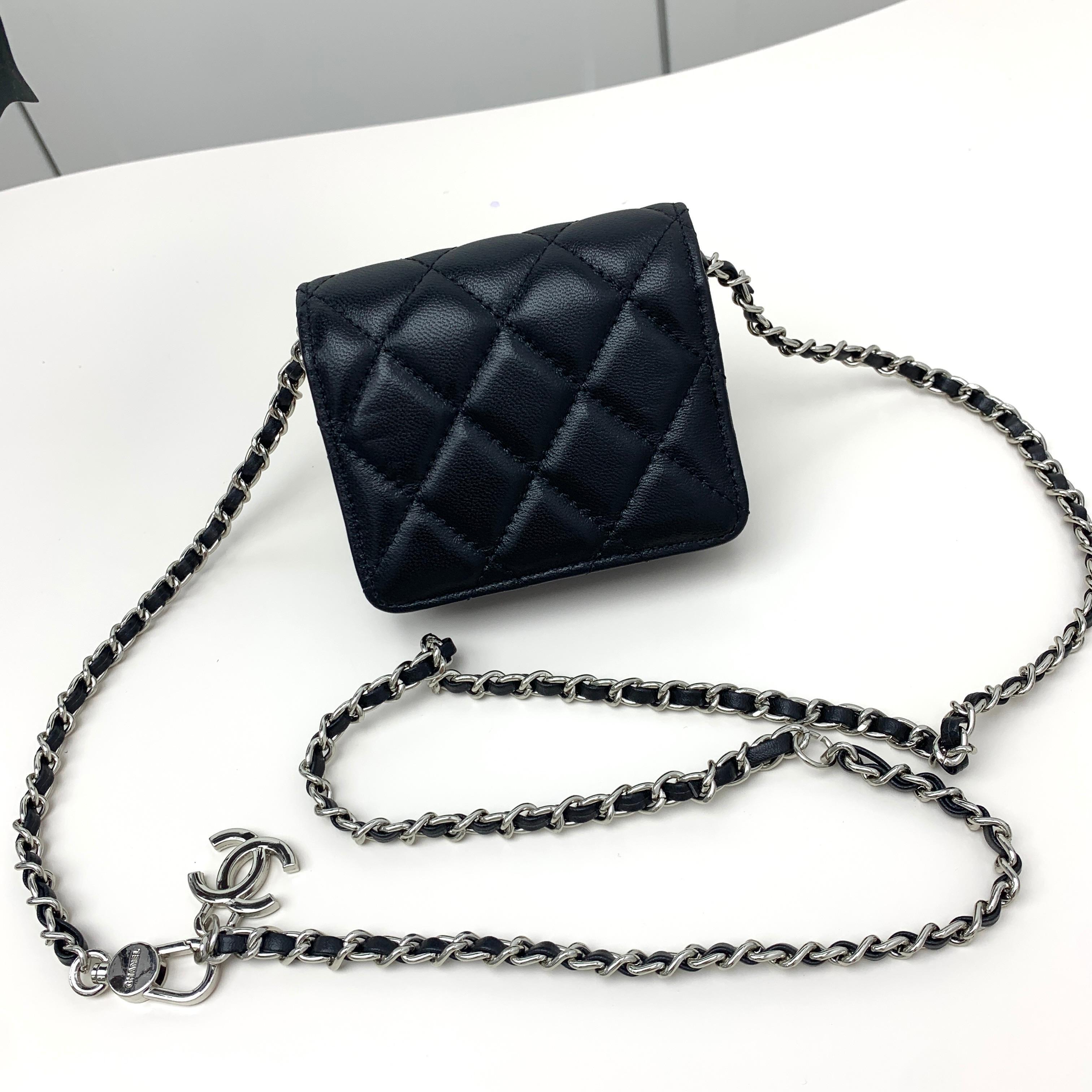 Chanel Boy Medium – Noir & Argent Vieilli