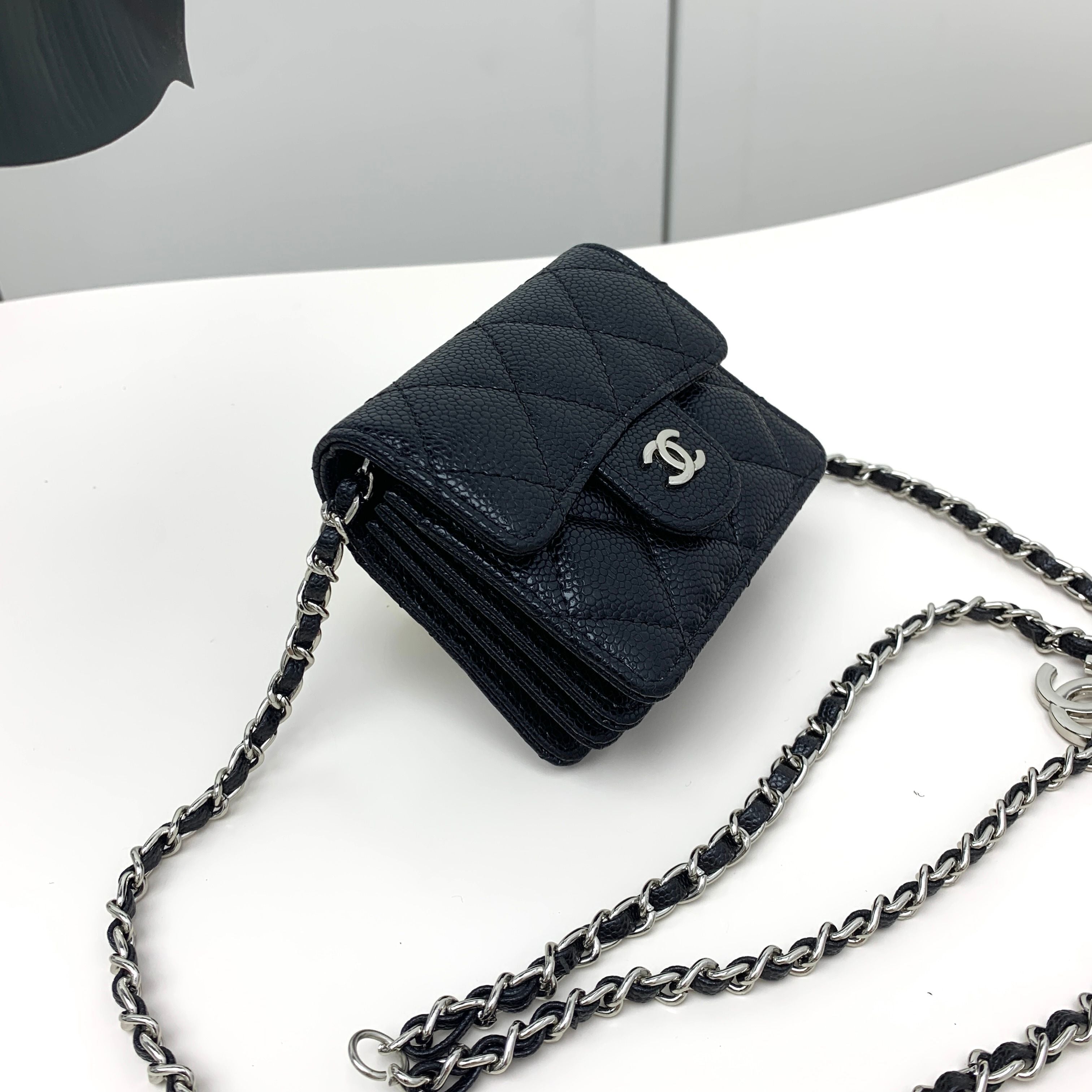 Chanel Boy – Noir & Argent Vieilli
