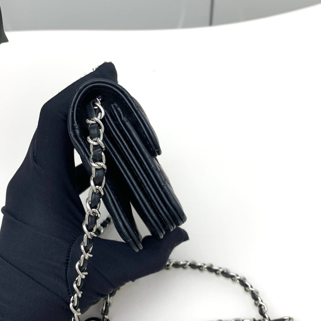 Chanel Boy Medium – Noir & Argent Vieilli