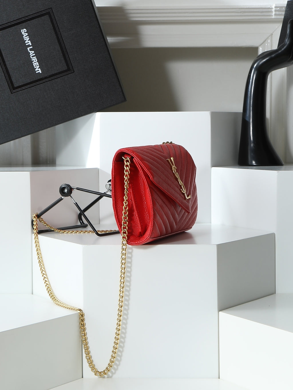 Yves Saint Laurent "Kate" – Rouge Passion