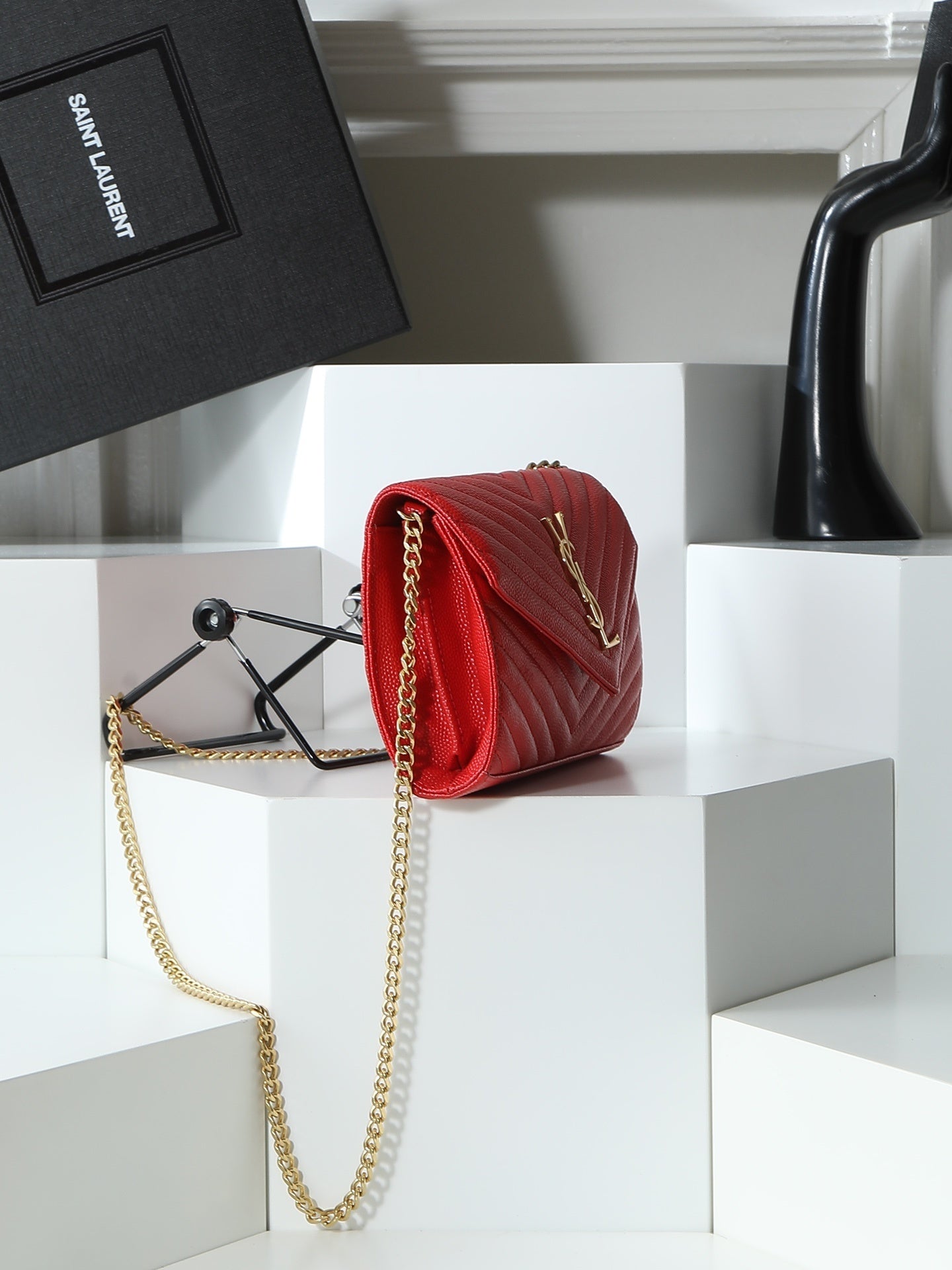 Yves Saint Laurent "Kate" – Rouge Passion