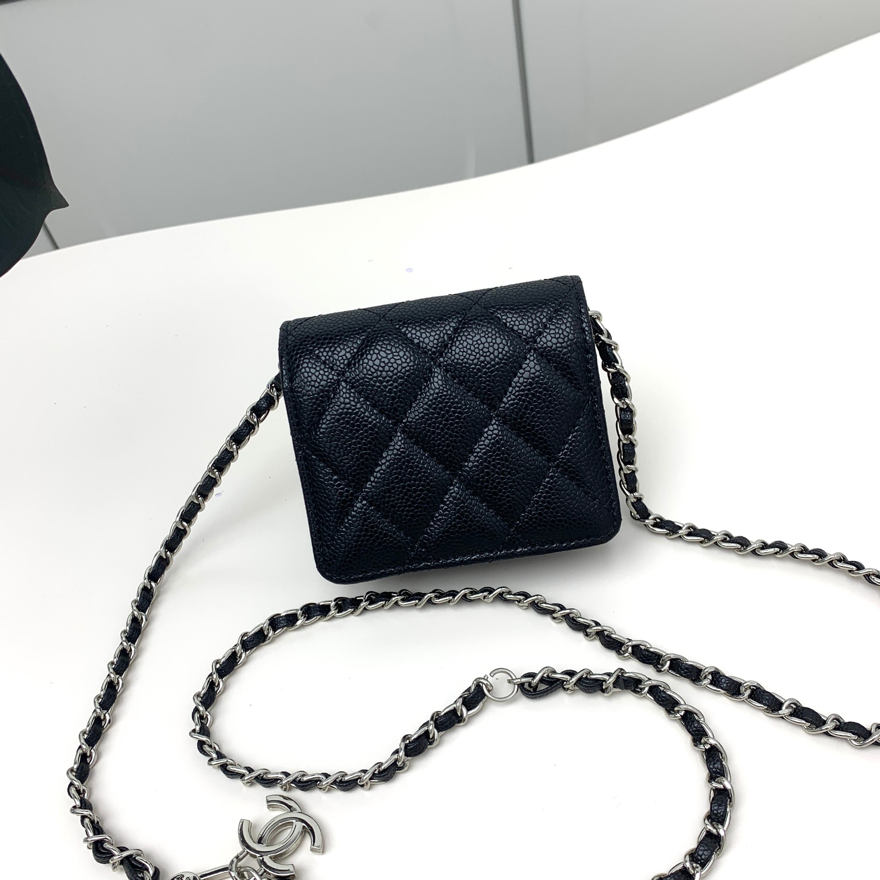 Chanel Boy – Noir & Argent Vieilli